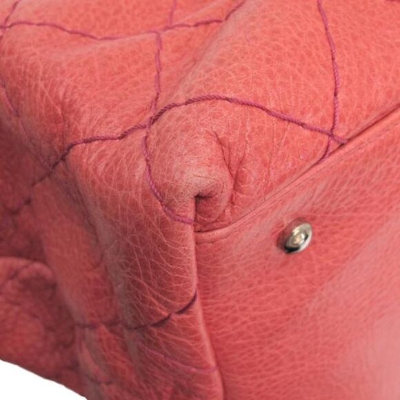 Chanel On The Road Tote Red - Picture 6 of 8